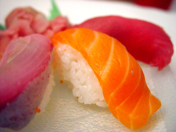 Sushi Box Especial Salmón y Atún - 65 piezas